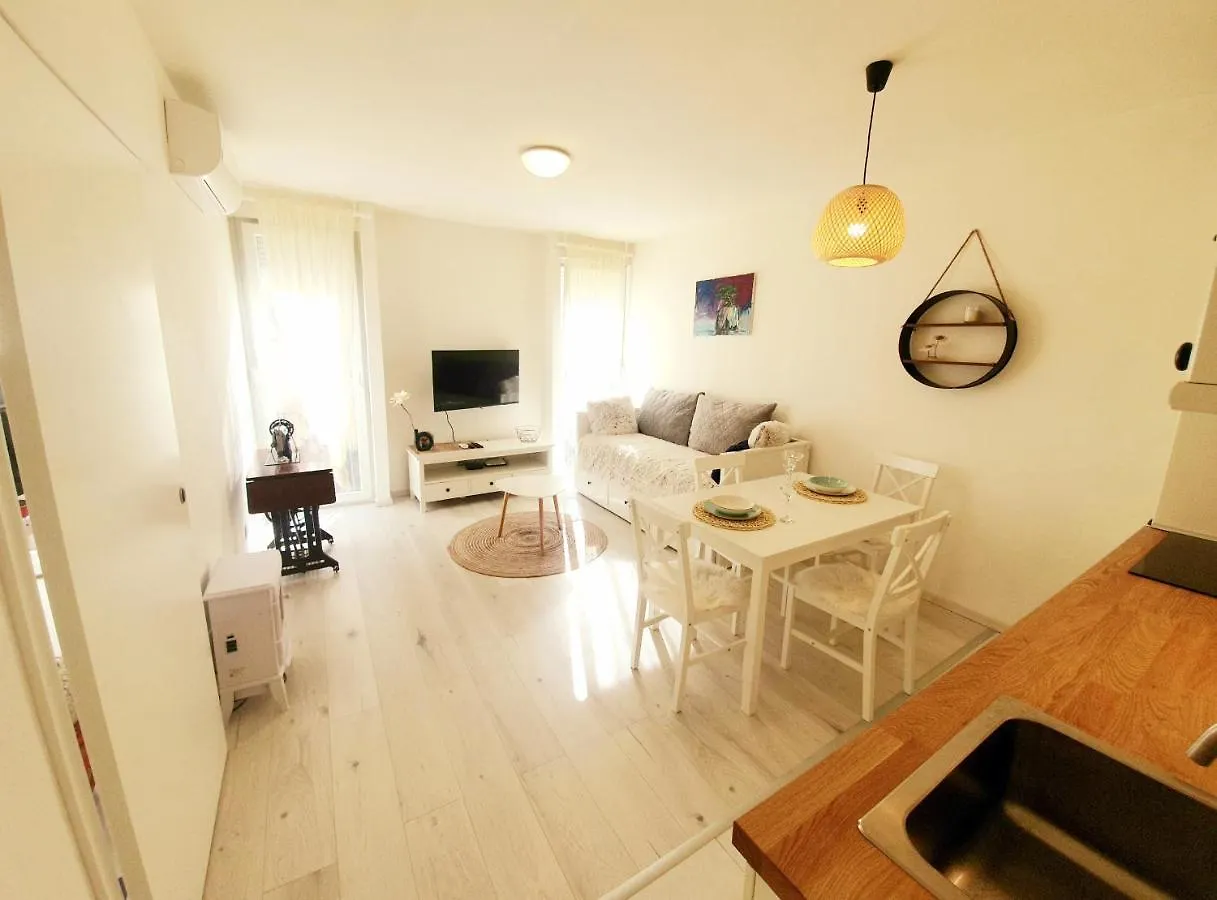 Koko Apartment Split 0*,